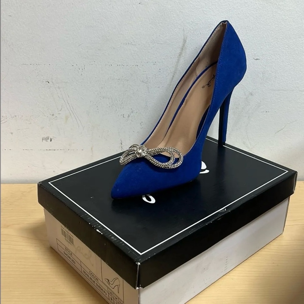 Elegant Blue Stiletto Heels with Bow Accent